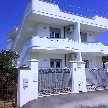 Salento Delizioso Appartamento Con Ampia Corte Torre San Giovanni Ugento Exterior photo